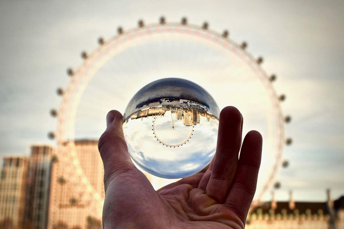 A St. Thomas student holds a looking glass up to reflect the London Eye.