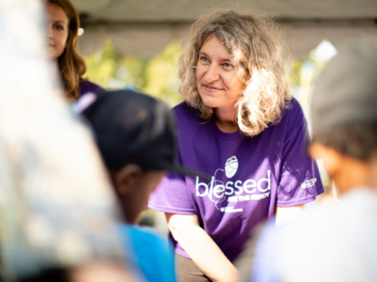 Biology faculty member Dr. Dalma Martinovic-Weigelt speaking with people at the Minnesota State Fair. 