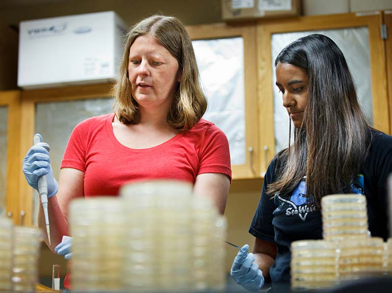 Dr. Kris Wammer with a student doing research in a laboratory.