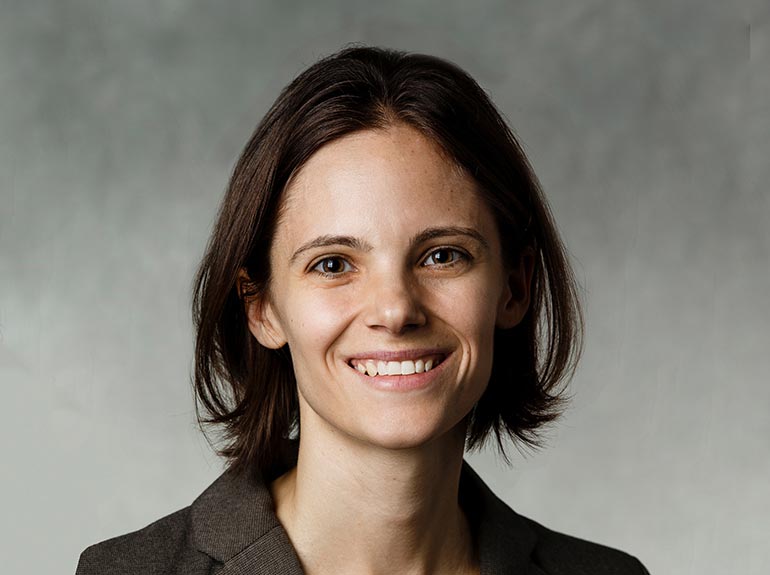 Headshot of Dr. Sarah Miracle