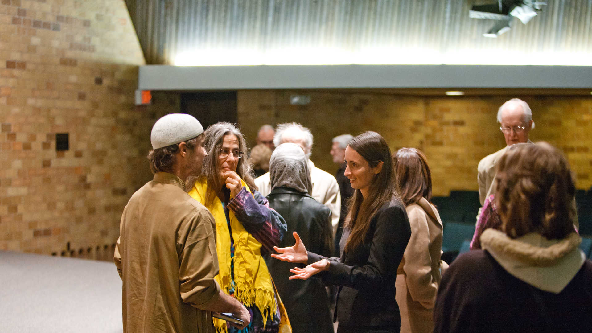 Guests speak with Rabbi Weintraub at a Jay Phillips Center event.